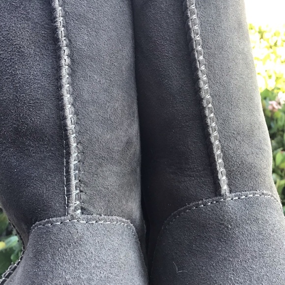 UGG Classic Short size 9 Gray Shearling Lined Boots - Picture 8 of 11